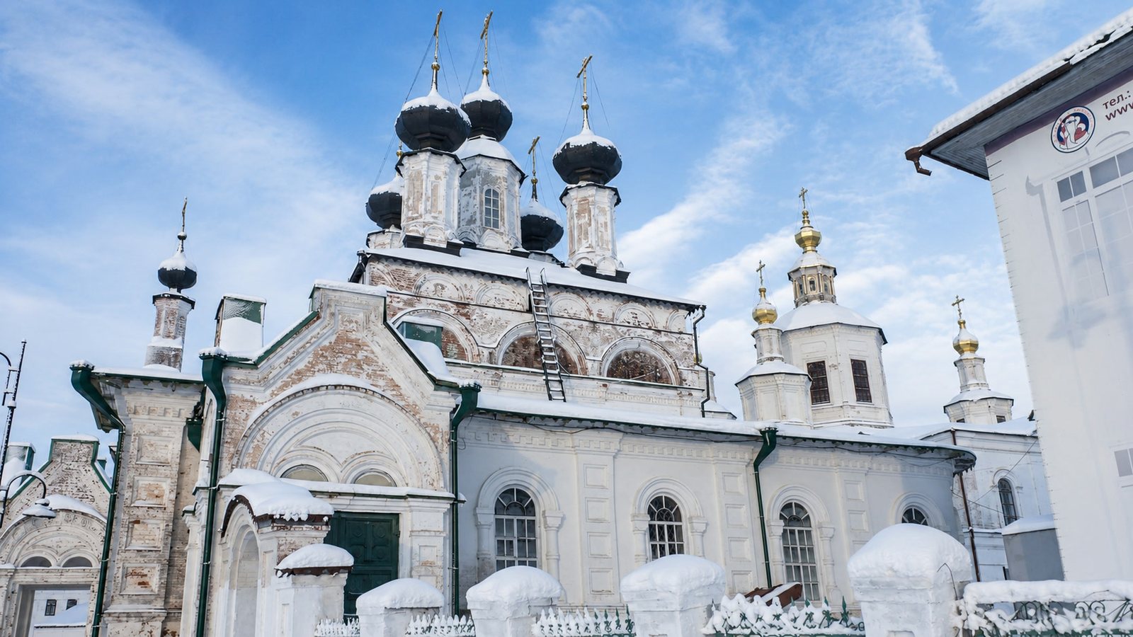 Собор Прокопия Праведного на Соборном дворище Великого Устюга зимой.